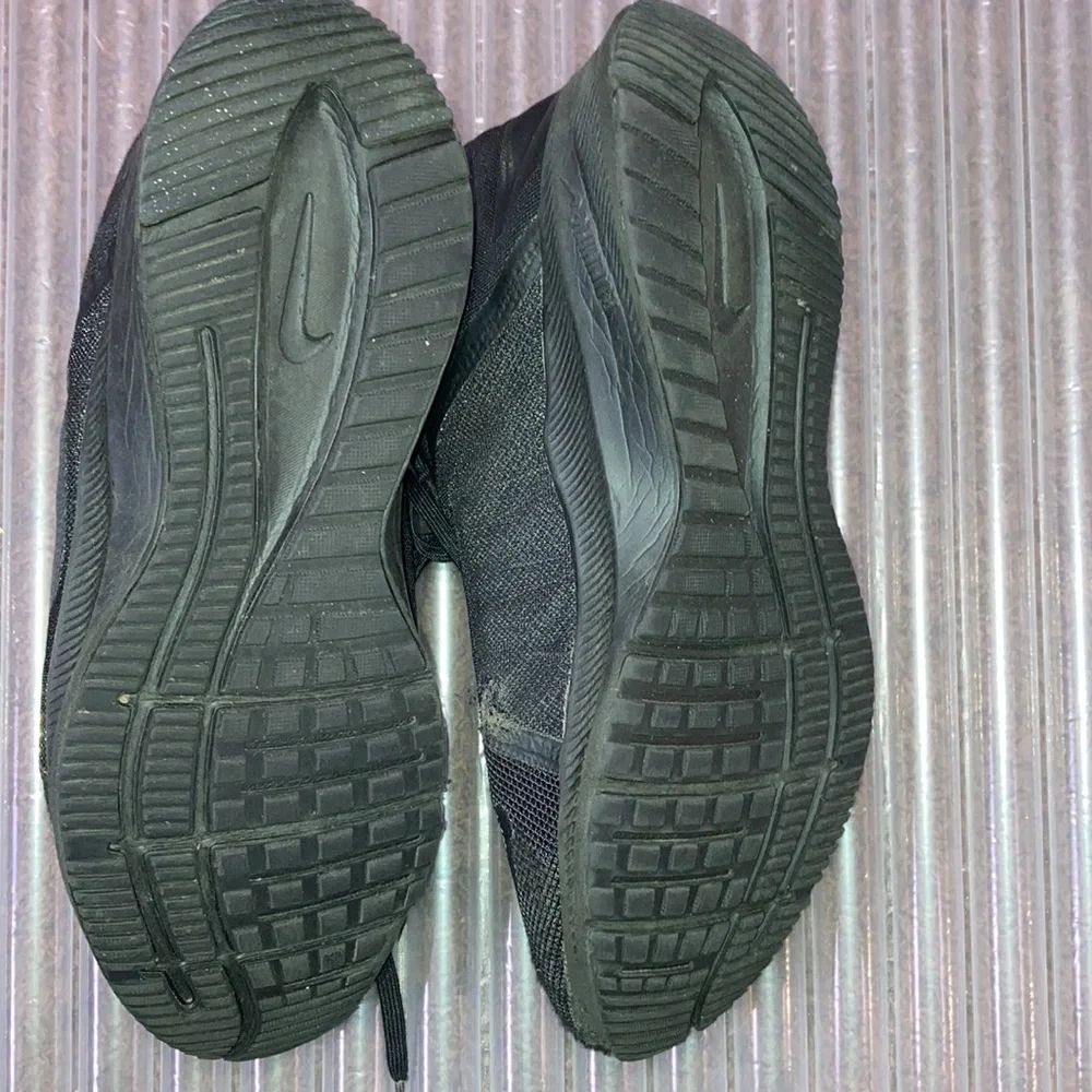 Nike - Picture 2 of 3